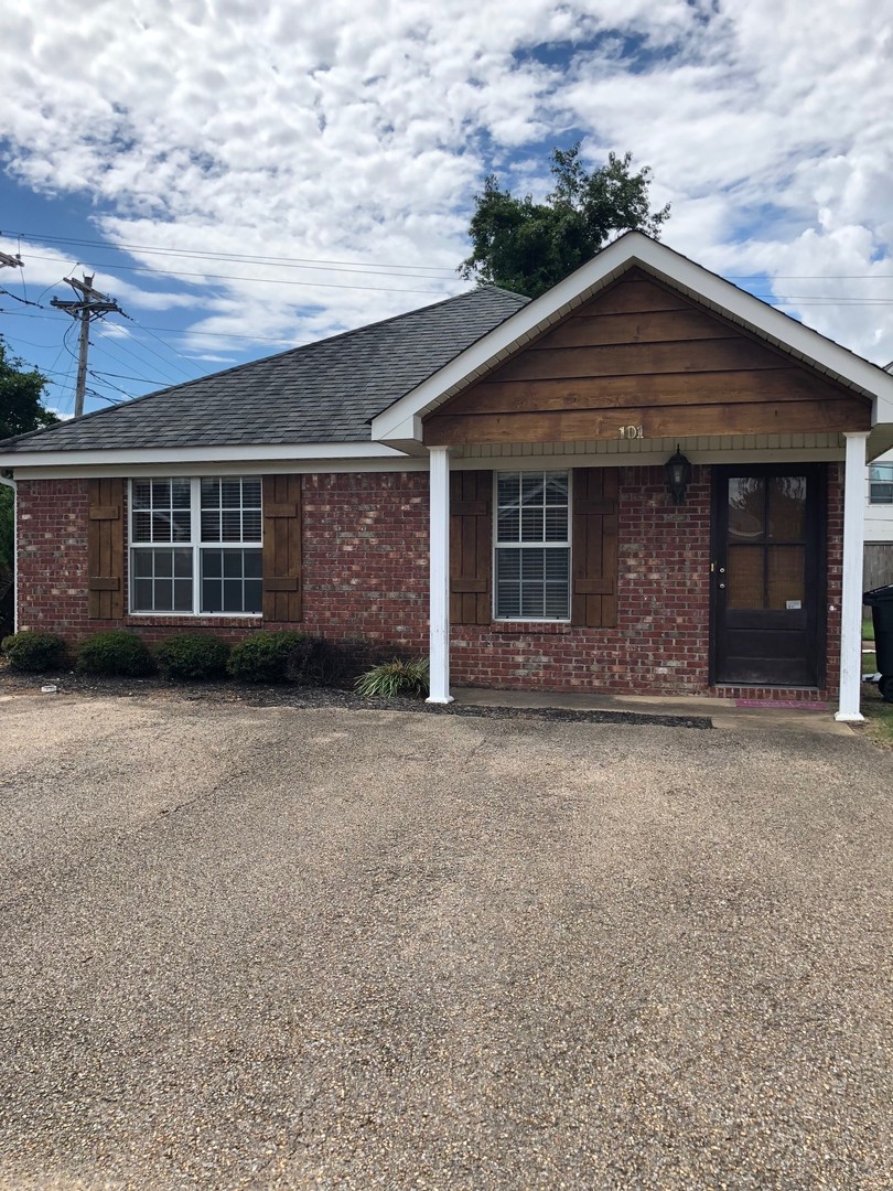 Oxford Townhome: 101 Carrollton