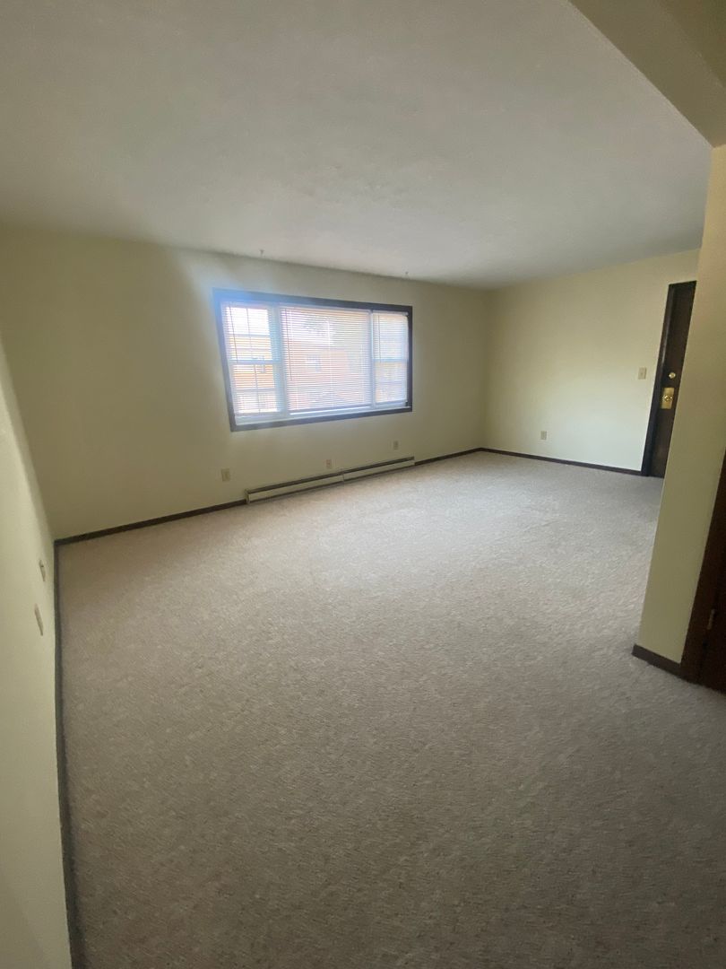 Erie Apartment: Lancaster Road
