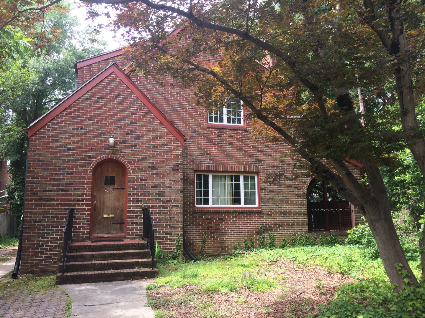 Raleigh House: 2505 Vanderbilt Ave.