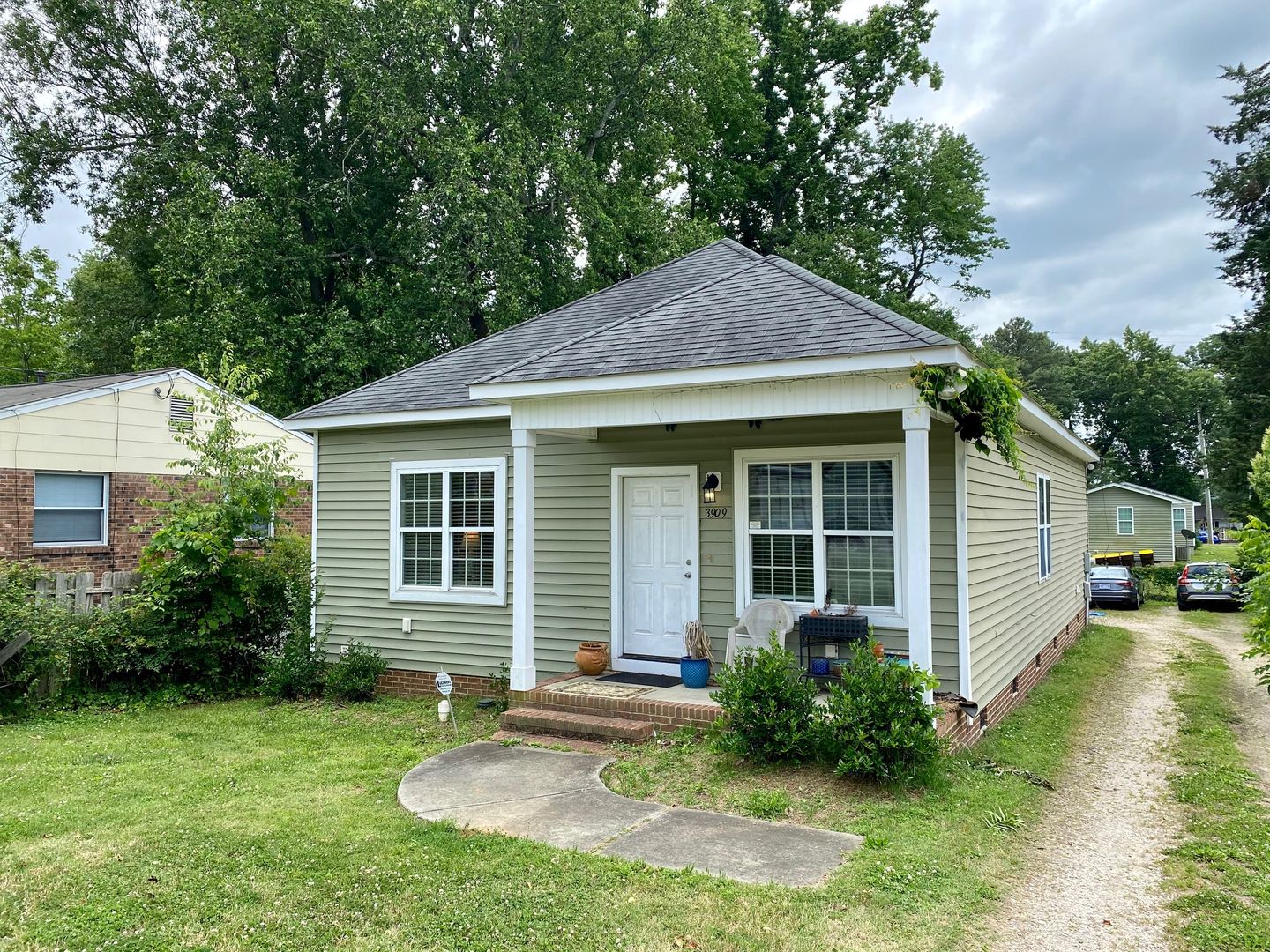 Raleigh House: 3909 Jackson St.