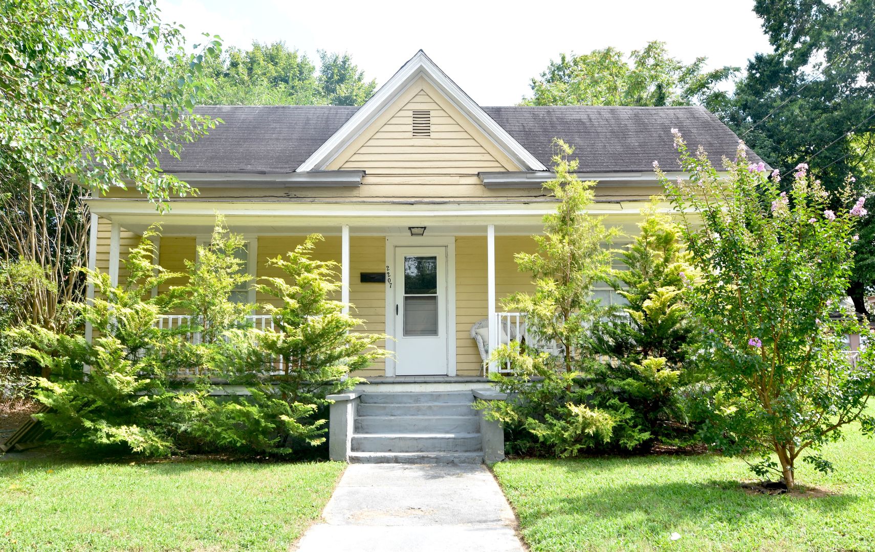 Raleigh House: 2207 Roberts St.