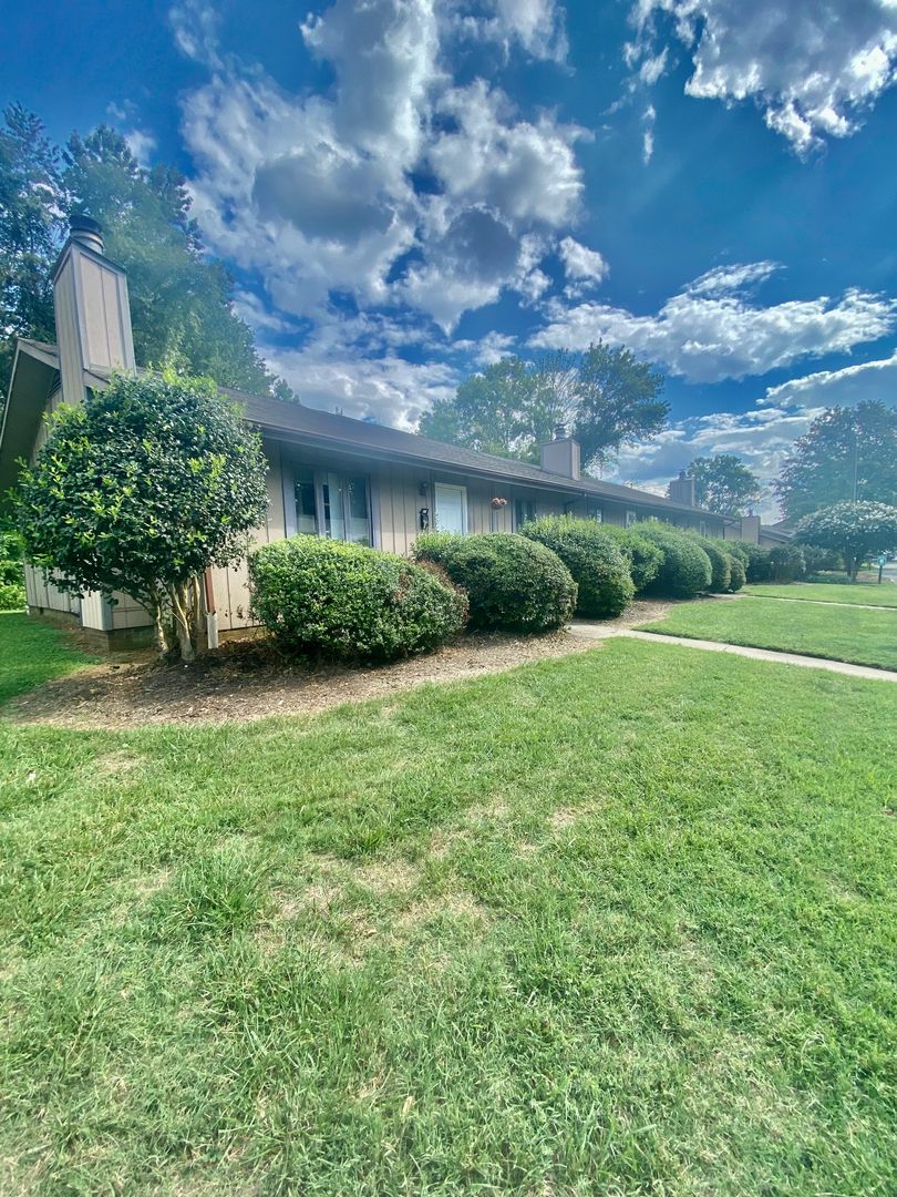 Salisbury Apartment: 641 Statesville Blvd