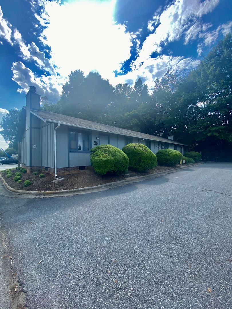 Salisbury Apartment: 641 Statesville Blvd