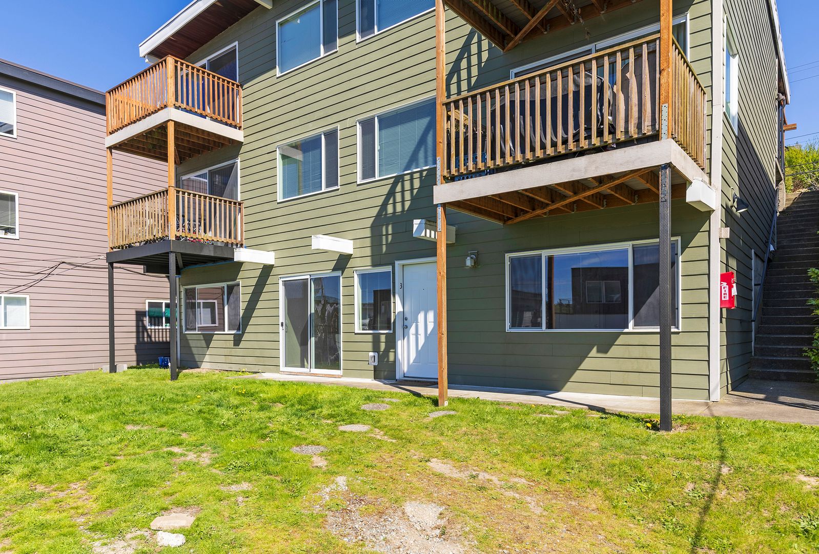 Seattle Apartment: 3405 14th Avenue W. #3