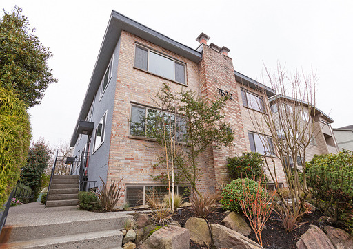 Ballard Seattle 4-Bedroom Home for Rent | Spacious 1,192 Sq Ft with A/C, Fireplace, In-Unit Laundry & Off-Street Parking| 10-month lease term – photo 1