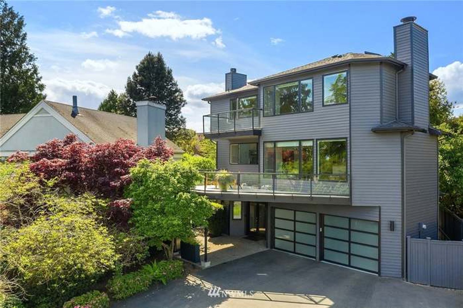 Seattle House: 1533 Magnolia Way W
