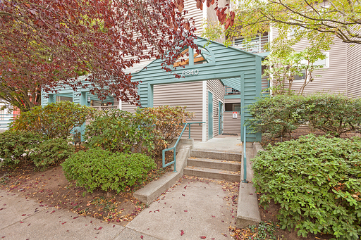 Green Lake Seattle 2 Bedroom Townhouse Apartment for Rent | 1,185 Sq Ft, In-Unit Laundry, Private Patio, Stainless Steel Kitchen, Vinyl Plank Floors & Pet-Friendly Living at Oswego Arms| 305-day lease term – photo 1