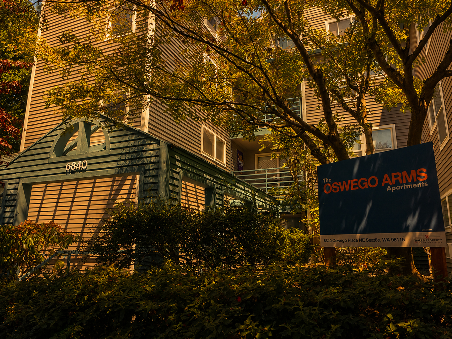 Seattle Apartment: 6840 Oswego Place NE