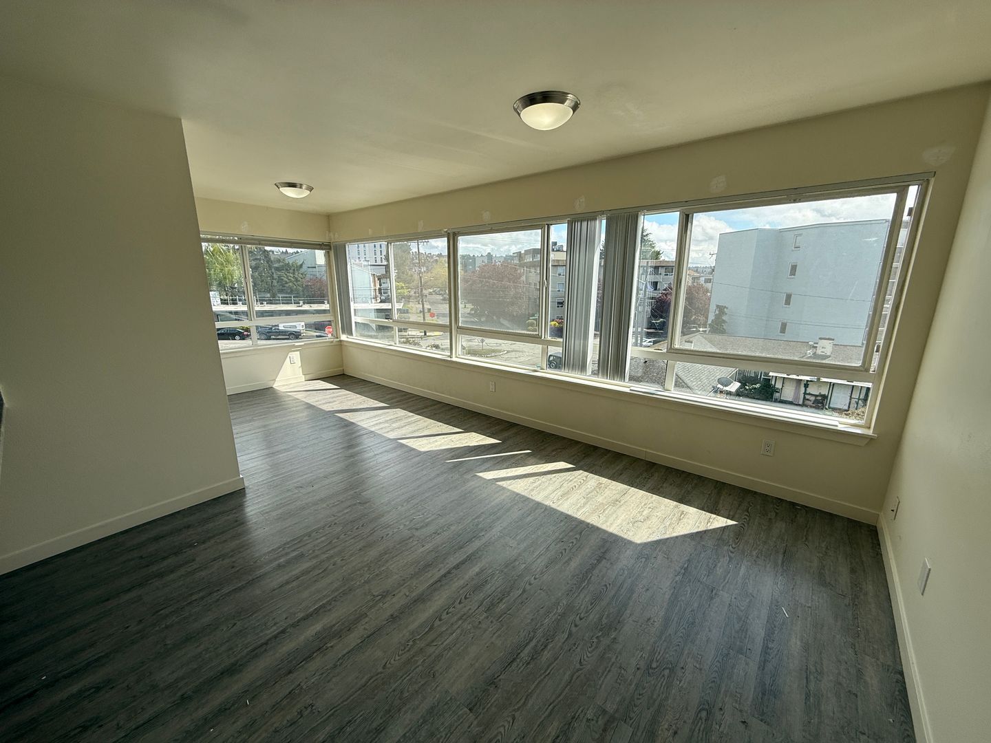 Seattle Apartment: 5210 Russell Avenue NW
