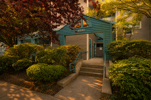 Green Lake Seattle 1 Bedroom Apartment for Rent | Private Patio, Garage Parking, Rooftop Deck, On-Site Laundry & 14 days Free Rent in a 305-day lease Near Green Lake Park & Transit – photo 1