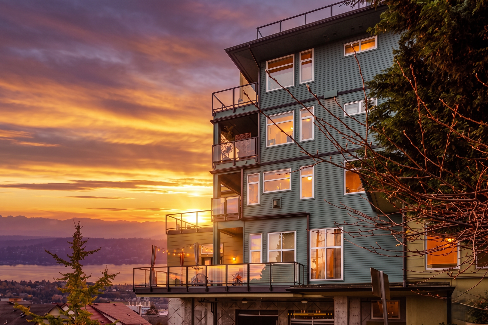 Seattle House: 655 Crockett St