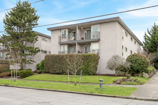 Beacon Hill Seattle 1-Bedroom Apartment for Rent | Private Balcony, Hardwood Floors & Light Rail Access | 305-day lease term – photo 1