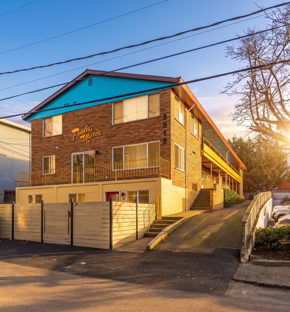 Seattle Apartment: 8518 Phinney Ave N