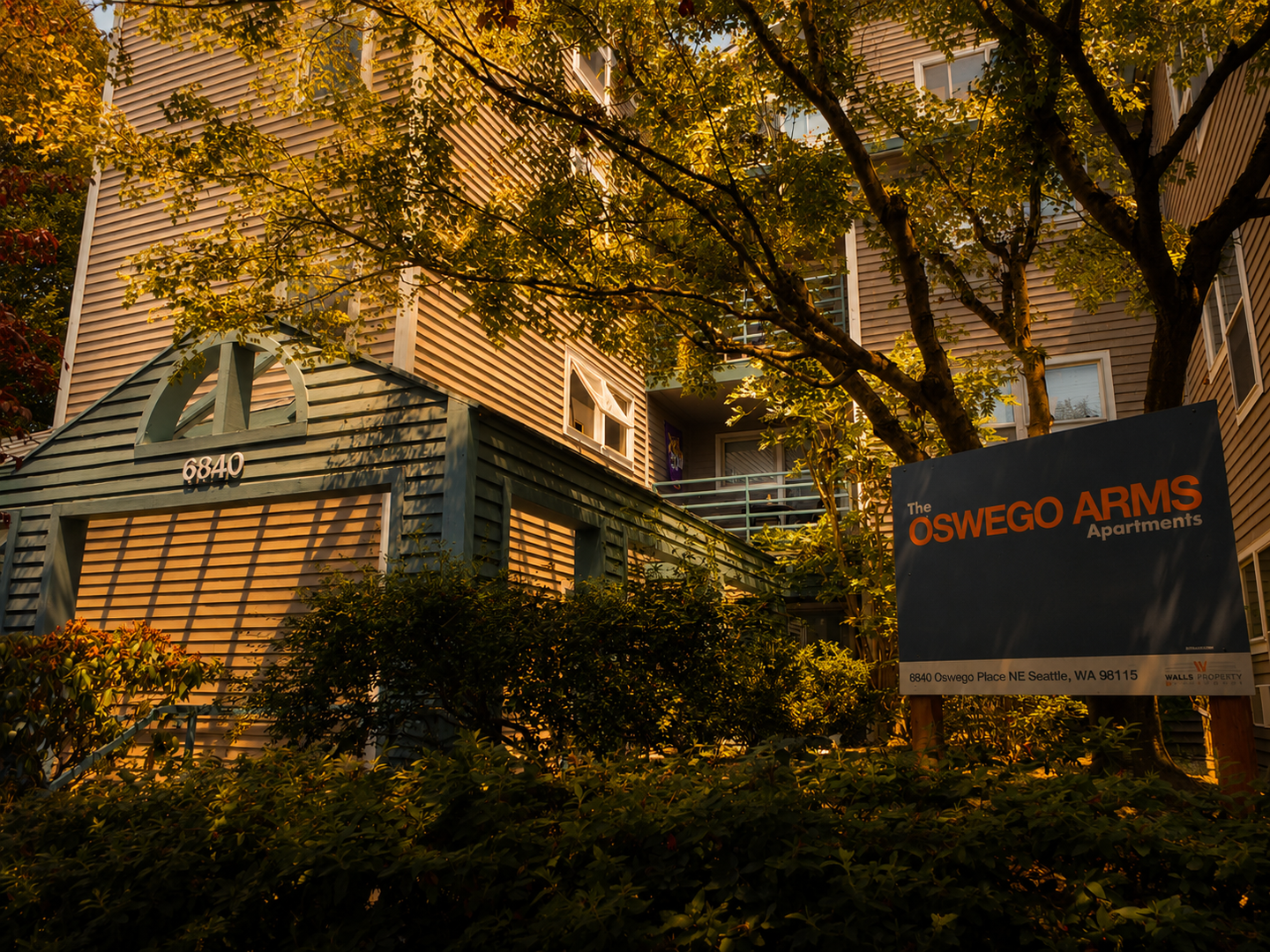 Seattle Apartment: 6840 Oswego Place NE