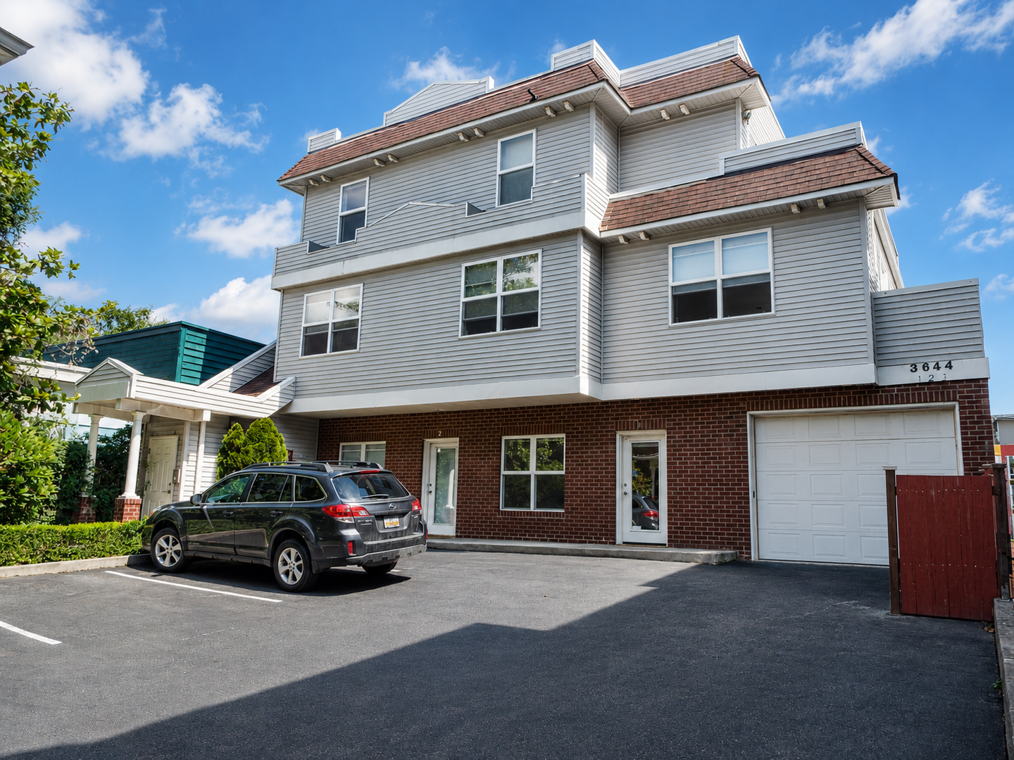 Seattle Apartment: 3644 Woodland Park Ave N