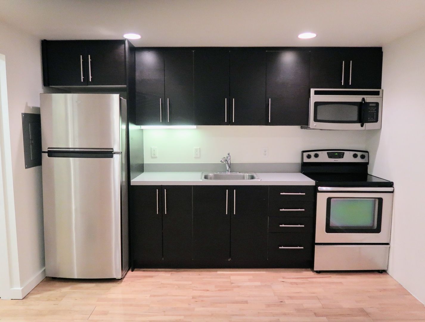 Seattle Apartment: 2111 N 63rd St