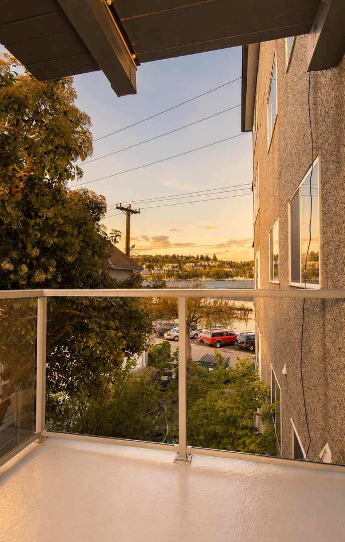 Seattle Apartment: 2525 Minor Ave E