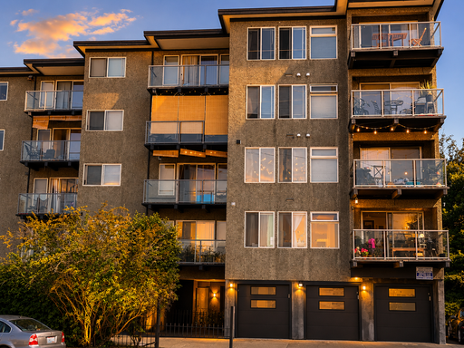 Eastlake Seattle 1-Bedroom Apartment for Rent at Minor Tower Apartments | Lake Union Views, Private Balcony, In-Unit Washer/Dryer & Heated Bathroom Floors| 14 days rent free in a 305-day lease – photo 1