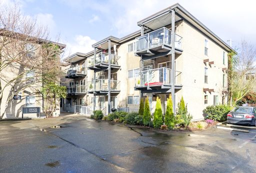 Eastlake Seattle 2 Bedroom Apartment for Rent | Private Patio, Fenced Yard, Stainless Steel Appliances & Near Lake Union| 305-day lease term – photo 1