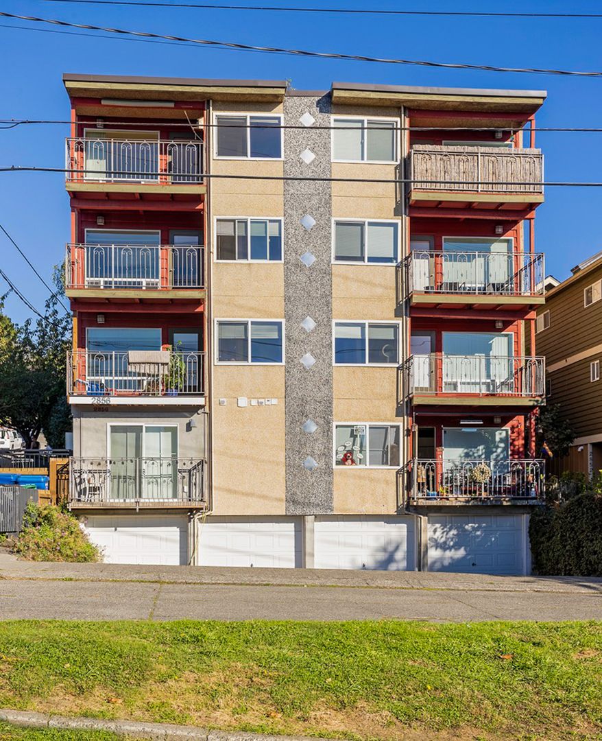 Seattle Apartment: 2856 14th Ave W