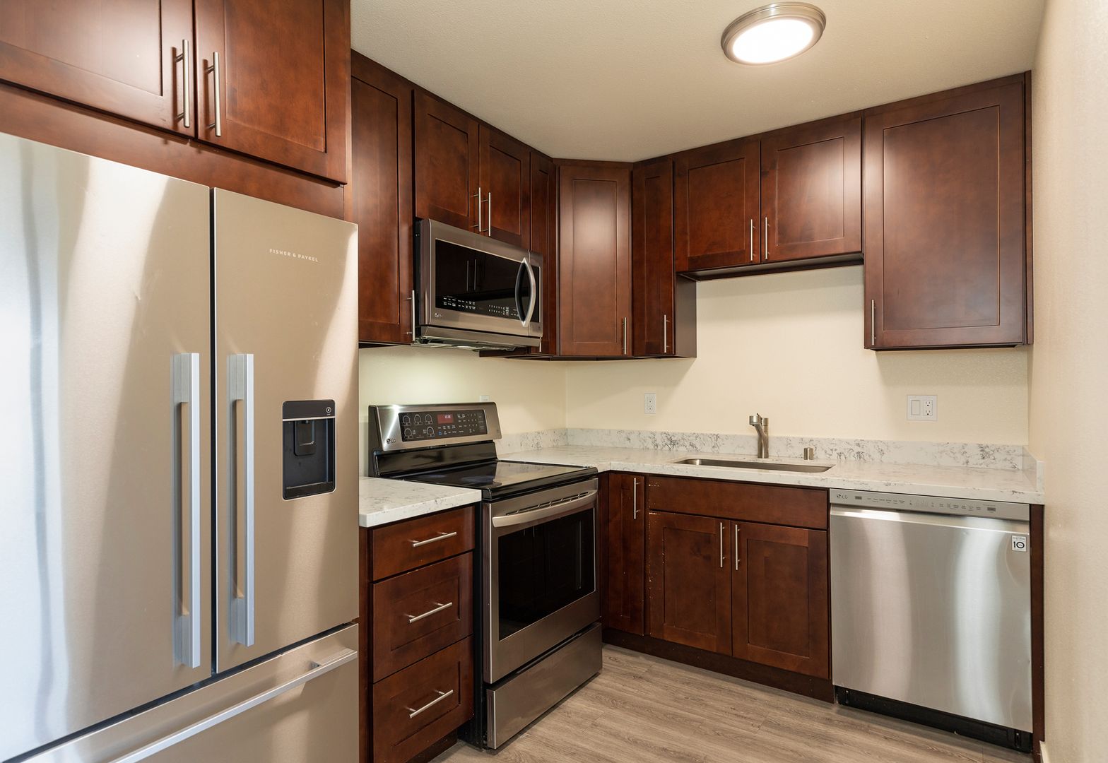 Seattle Apartment: 2465 Dexter Ave N