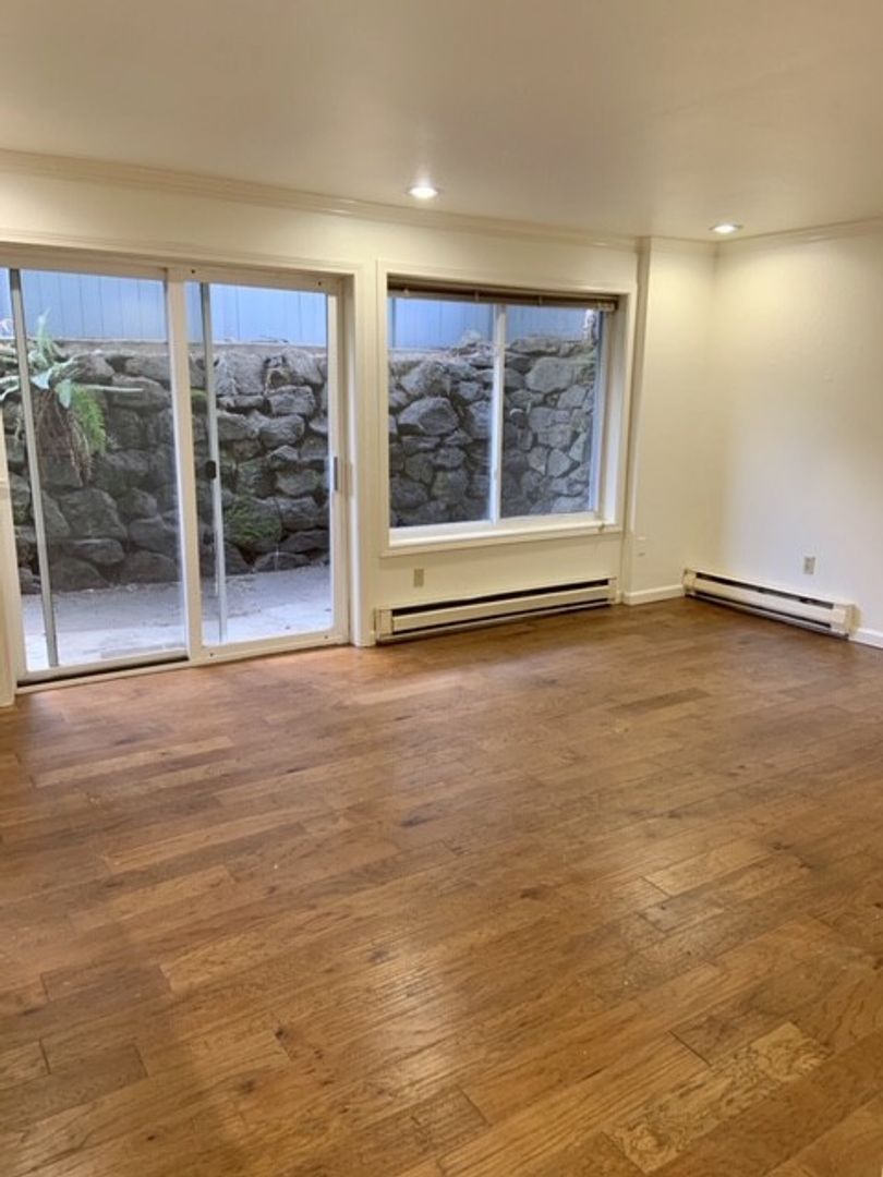 Seattle Apartment: 4311 Dayton Ave N  - 2