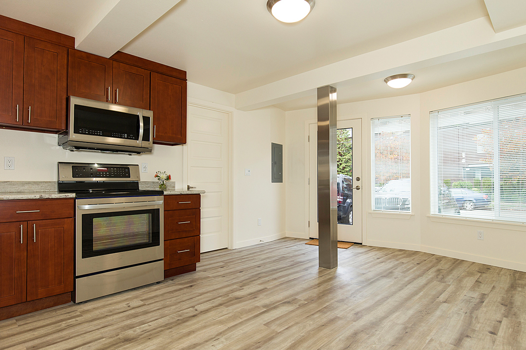 Seattle Apartment: 4314 Winslow Pl N