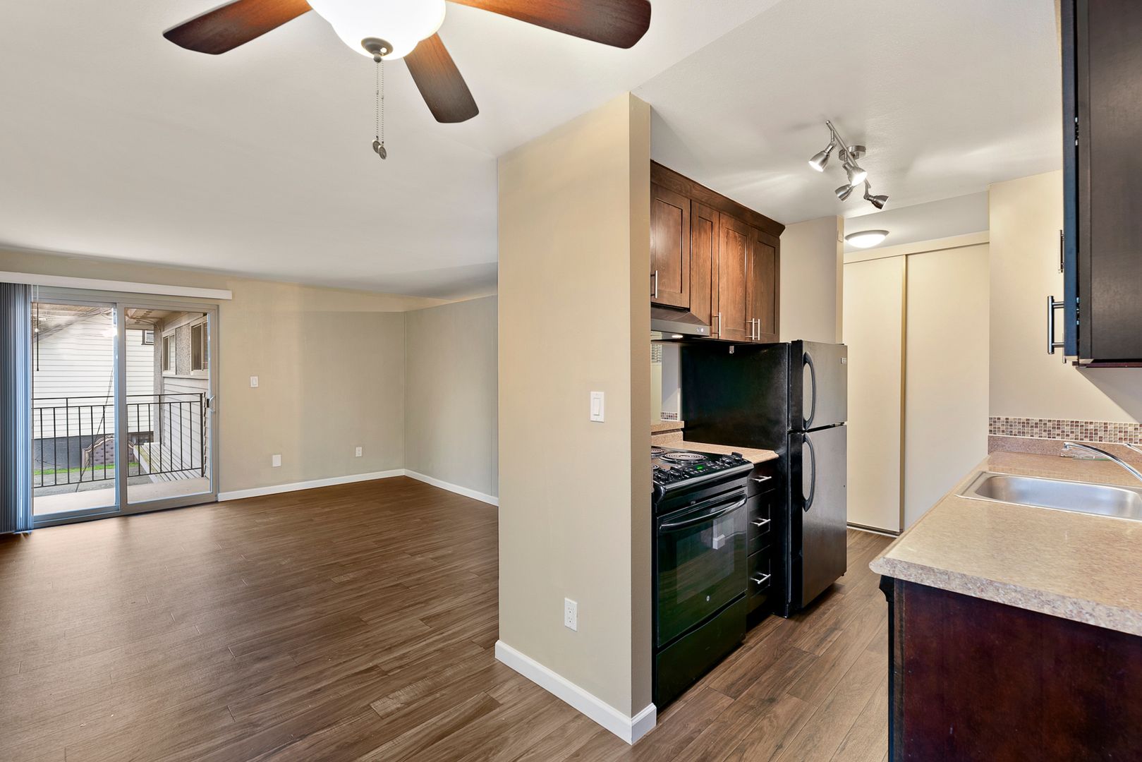 Seattle Apartment: 2718-2720 14th Ave S.