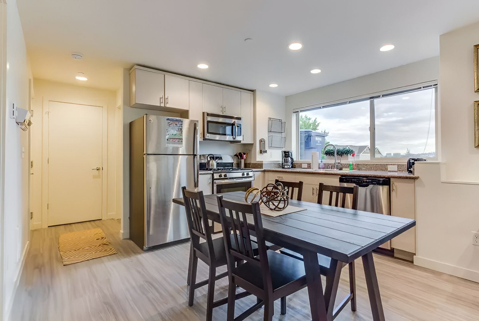 Seattle Apartment: 1609 S Weller St