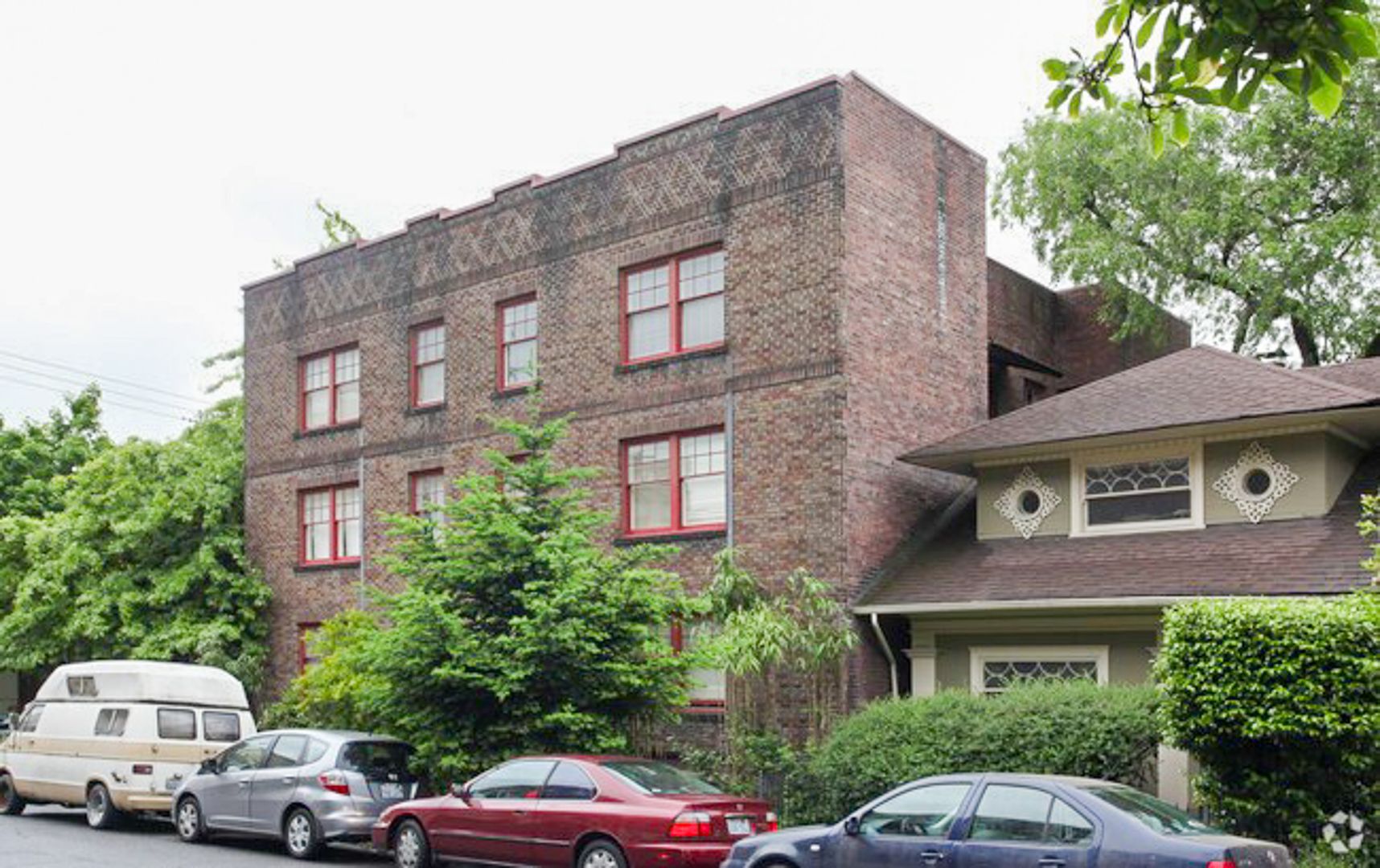 Seattle Apartment: 616 E Thomas St
