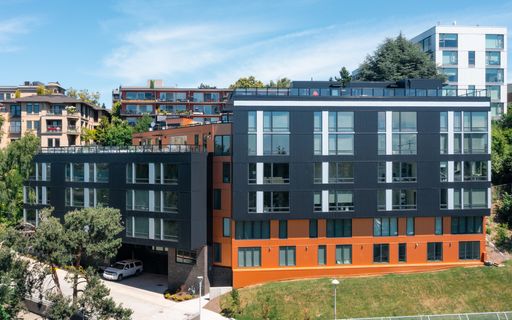 Luxury Capitol Hill Studio | Concrete Floors, Miele Kitchen, Heated Bathroom Floors & Rooftop Views – 28 days rent free in a 305-day lease – photo 1