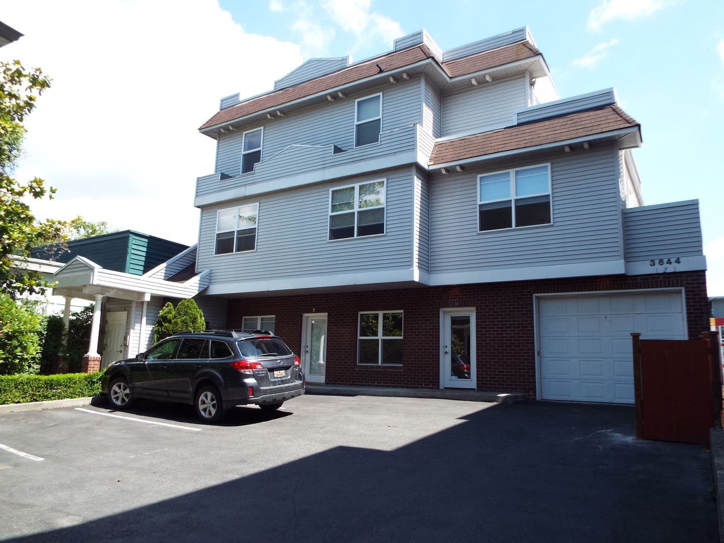 Seattle Apartment: 3644 Woodland Park Ave N