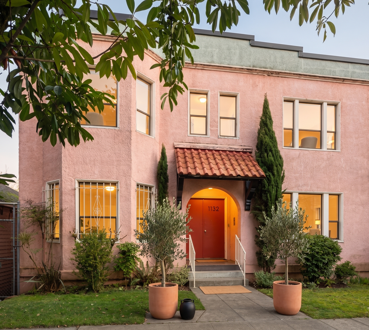 Seattle Apartment: 1132 19th Ave