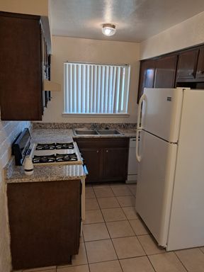 **Spacious 1-Bedroom Apartment at La Fontana – Gated Community in Northeast Albuquerque!** – photo 1