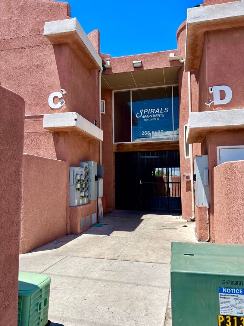 Albuquerque Apartment: 5500 Copper Ave NE