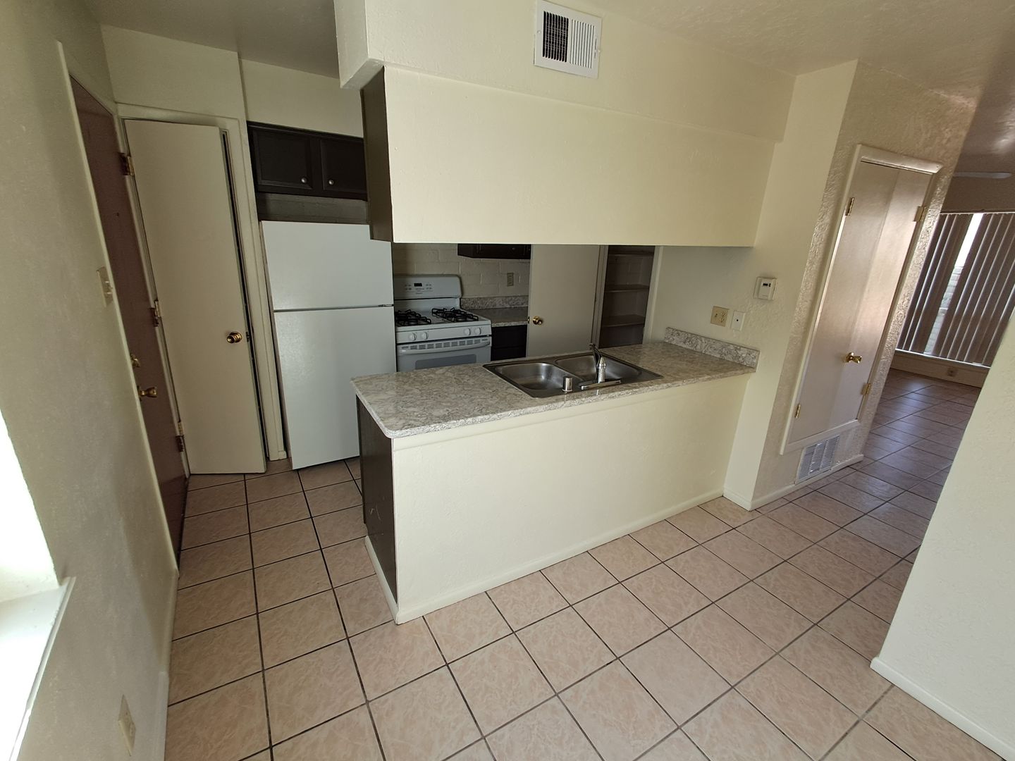 Albuquerque Apartment: 8620 Northeastern Blvd. NE