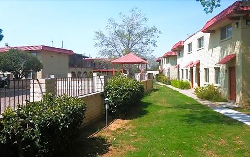 **Spacious 1-Bedroom Apartment at La Fontana – Gated Community in Northeast Albuquerque!** – photo 1