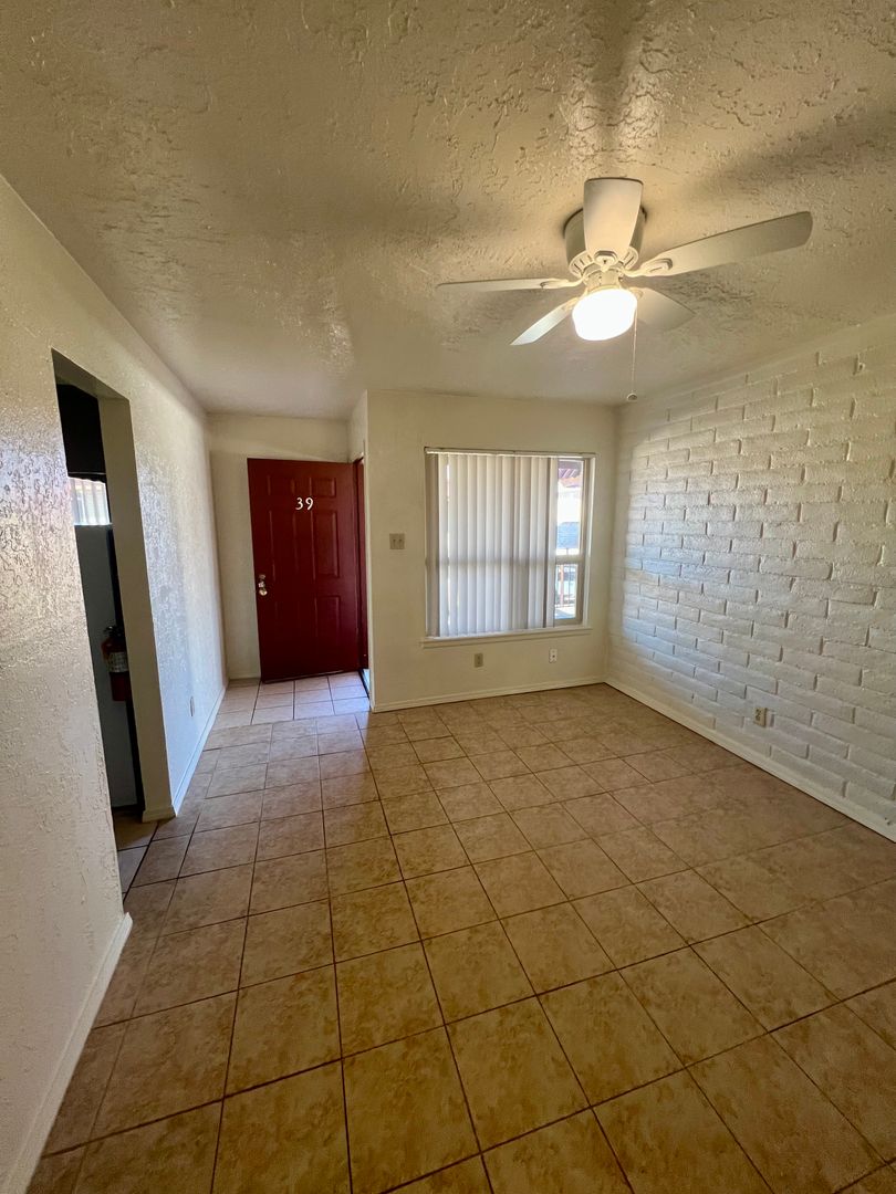 Albuquerque Apartment: 8620 Northeastern Blvd. NE