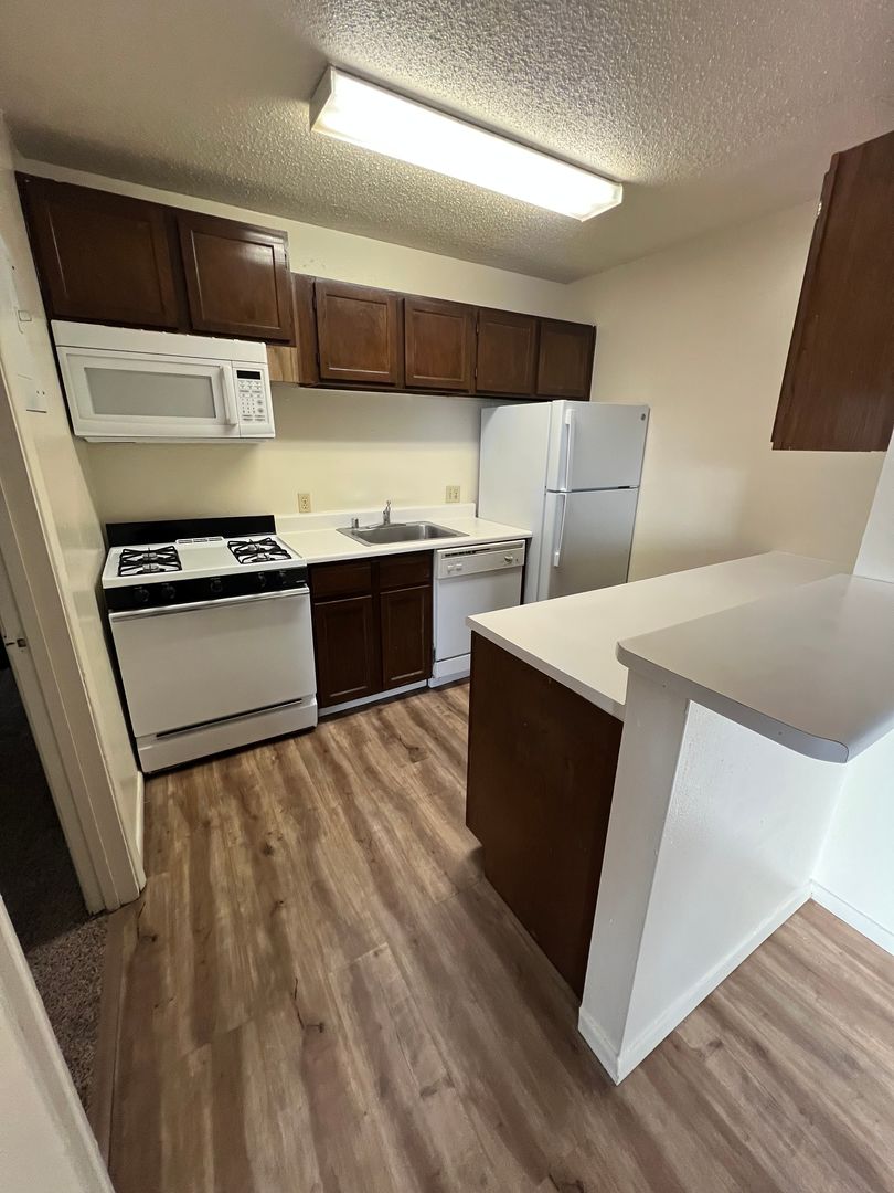 Albuquerque Apartment: 5700 Copper Ave NE