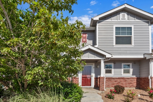 Bright 3 Bed, 3 Bath in Green Valley Ranch!!!! – photo 1