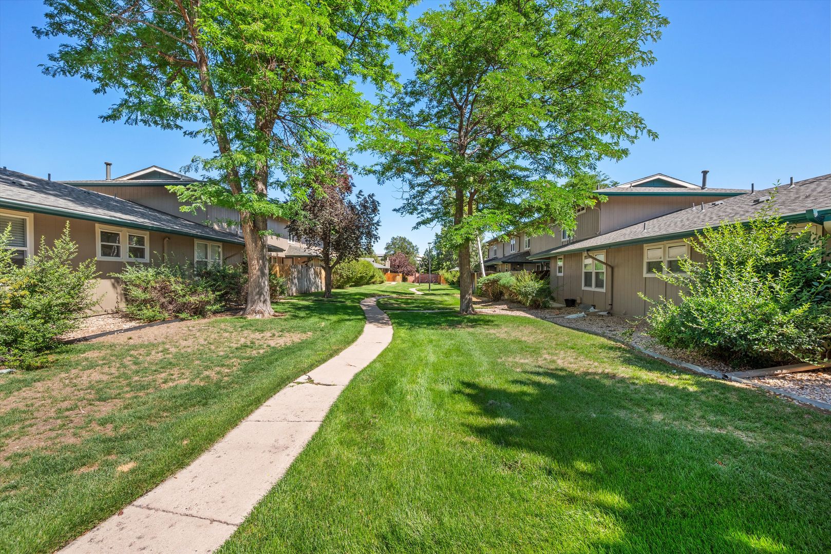 Greenwood Village Townhome: 8758 E Roundtree Ave