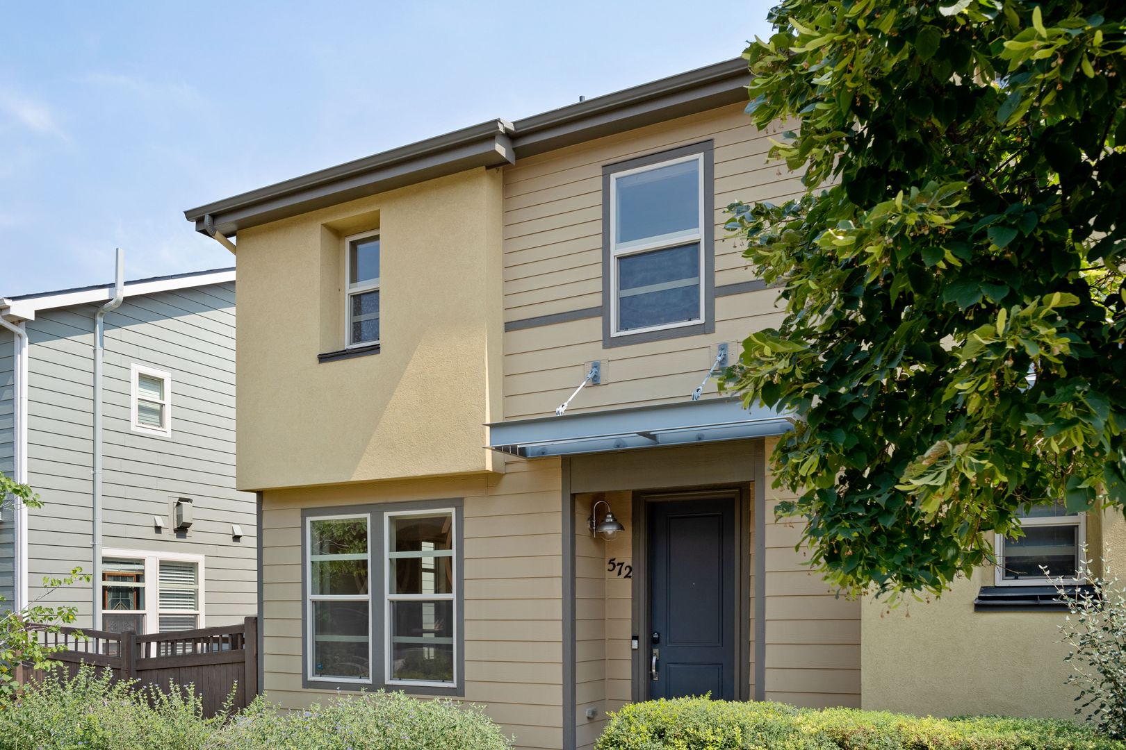 Lakewood Townhome: 572 S Vance Ct
