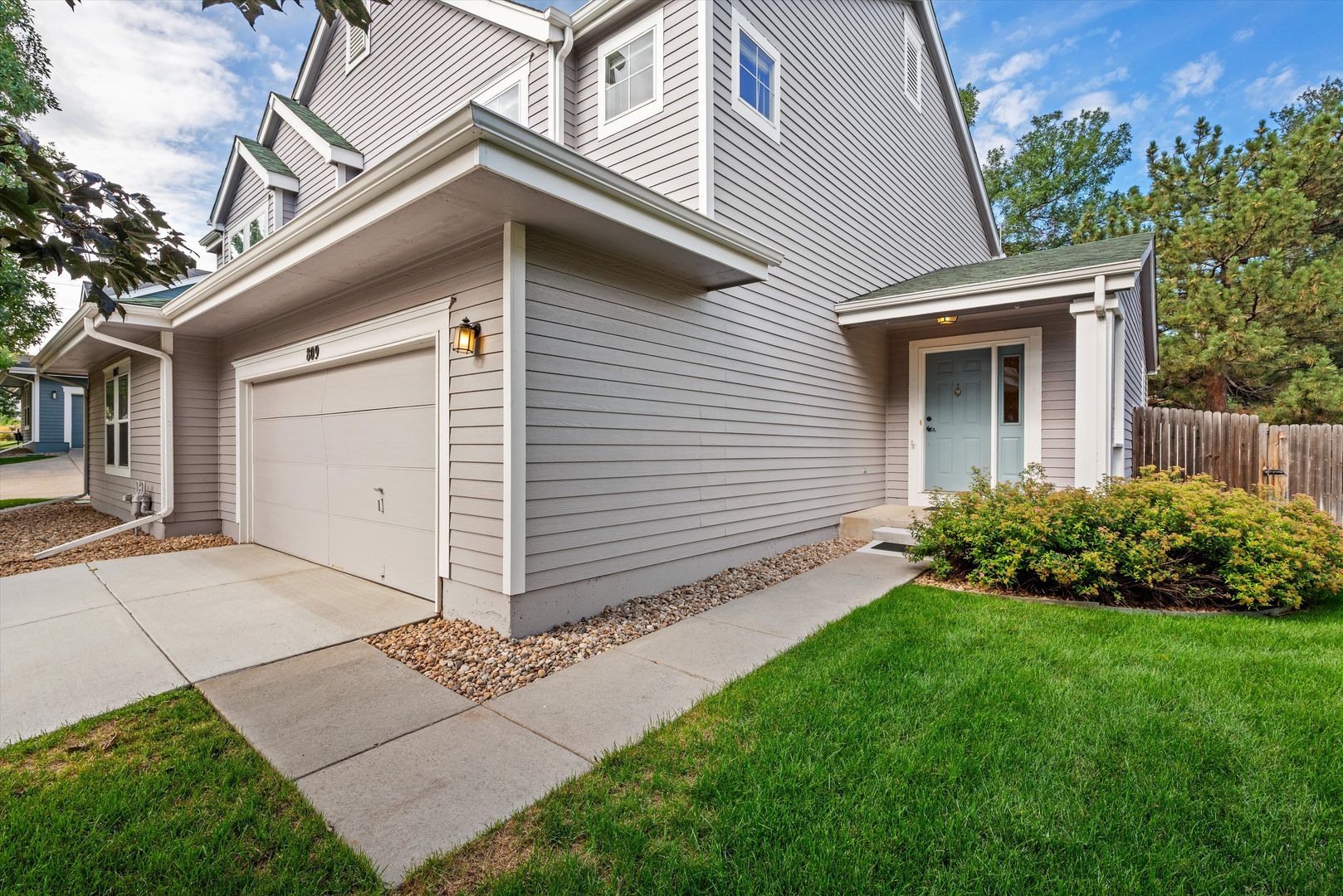 Lakewood Townhome: 809 Union St