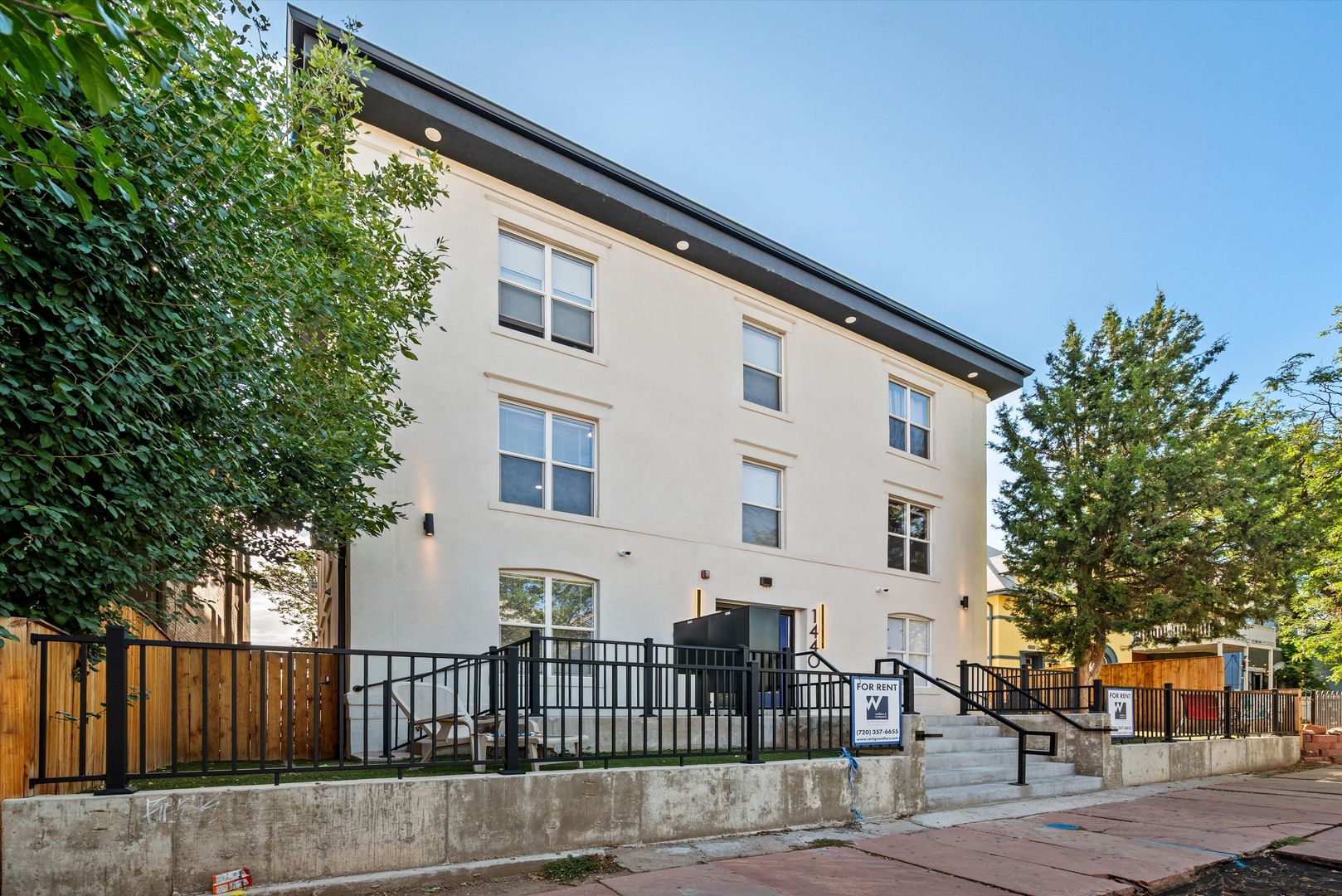 1440 N Clarkson St 2 of 12