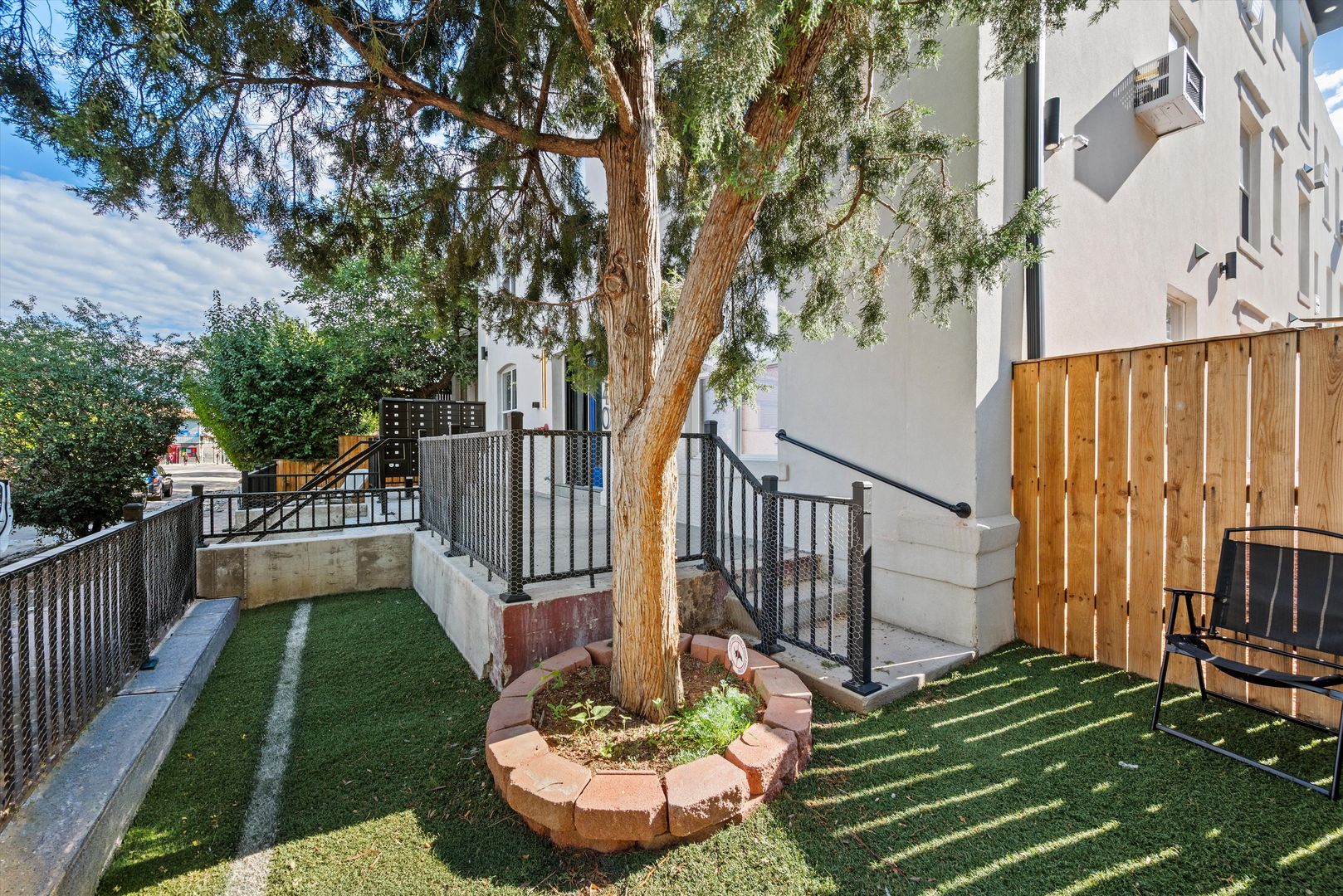 1440 N Clarkson St 3 of 12