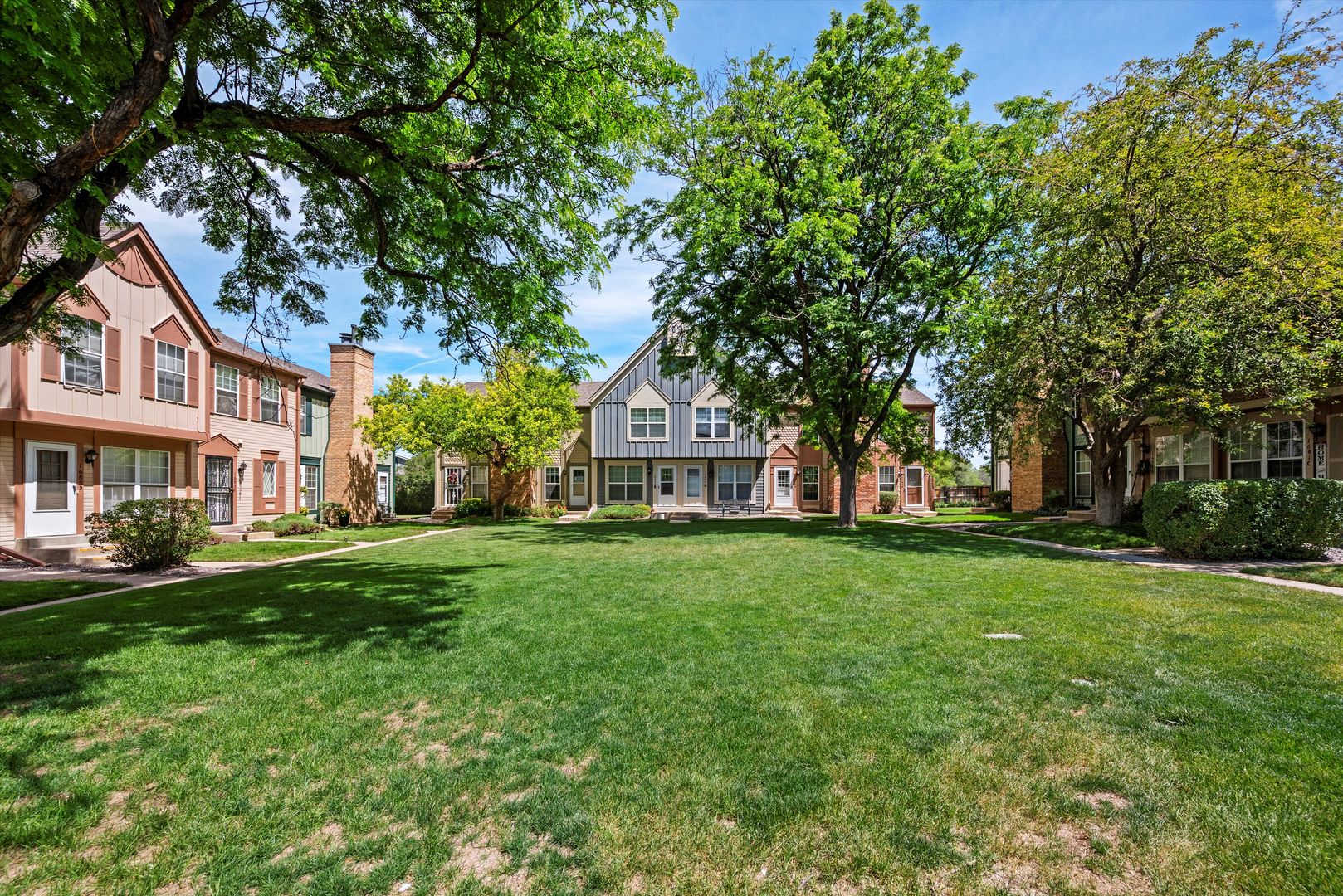Aurora House: 1683 S Blackhawk Way