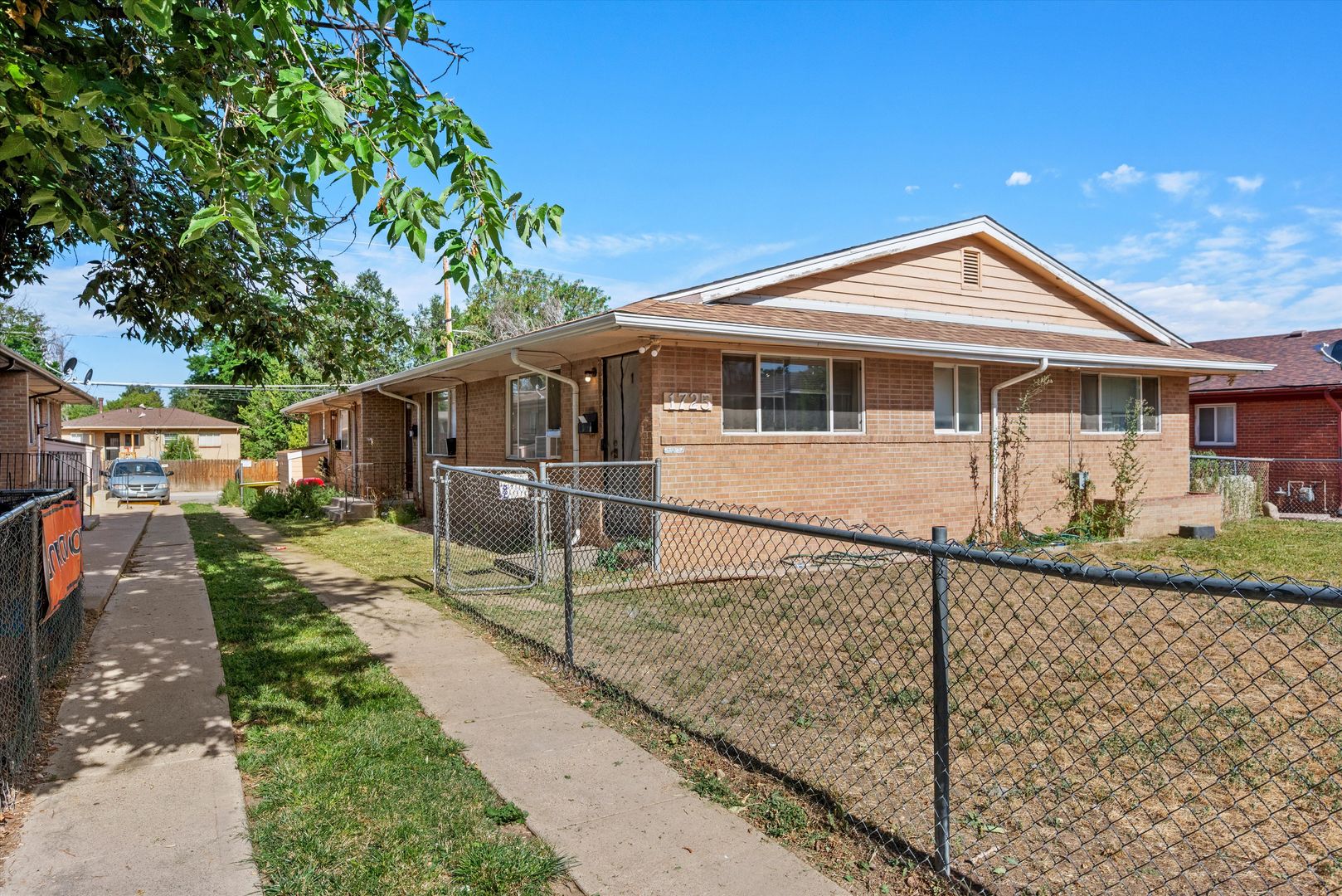 Aurora Apartment: 1725 Chester St