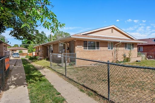 1725 Chester St - 3 – photo 1
