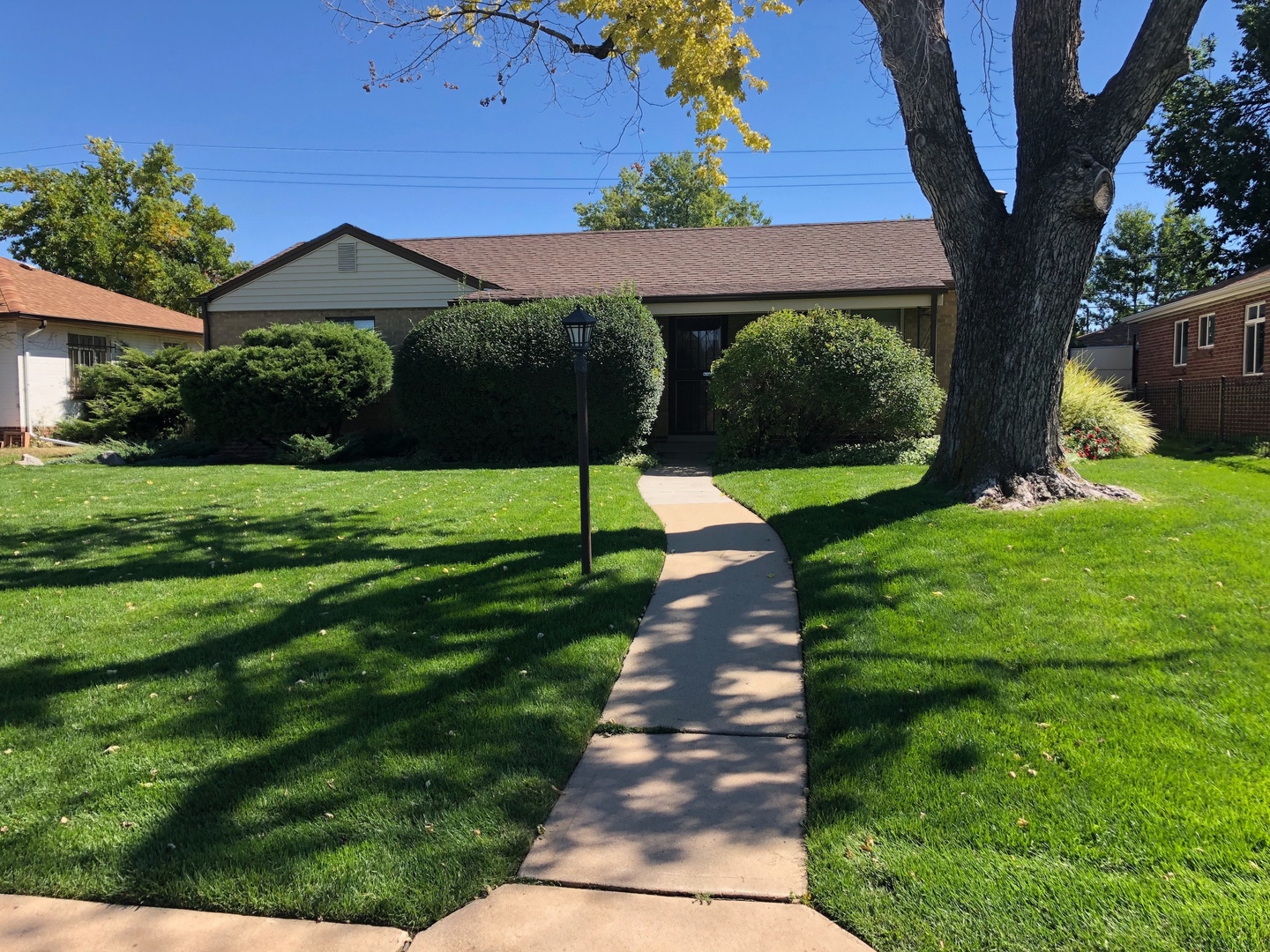 Denver House: 3332 N Monaco Parkway