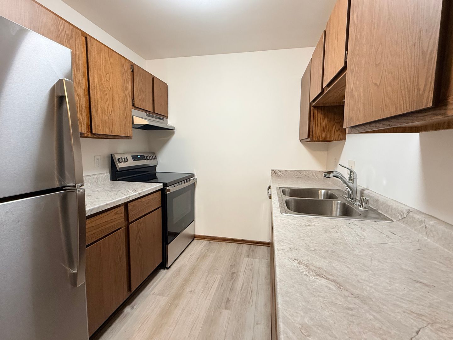 Hartland Apartment: 716 Mansfield Court
